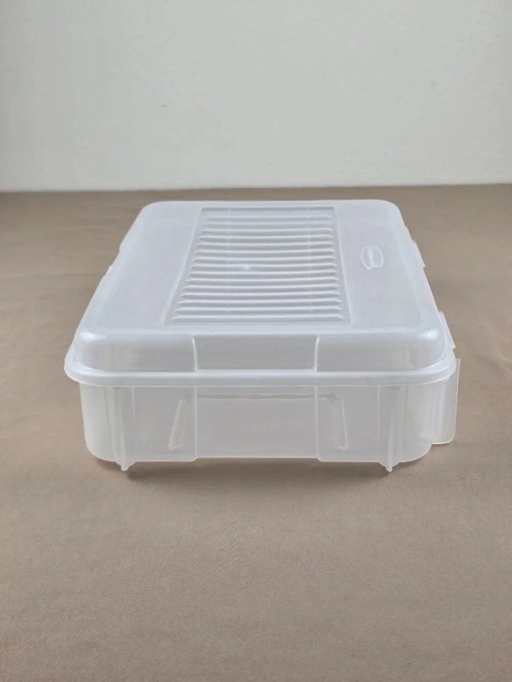 Vintage Rubbermaid Clear Plastic Snap Case Hinged Storage Container 2282 90’s